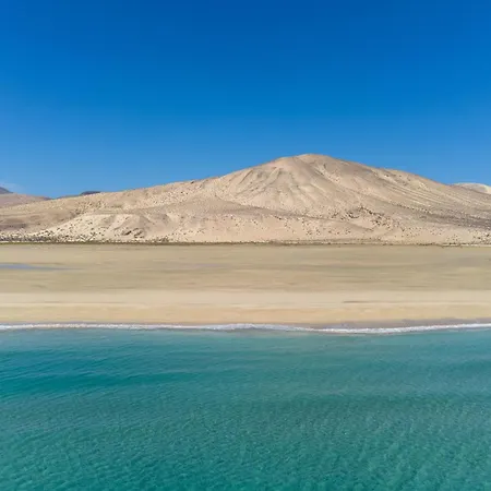 Home2book Tranquil Escape Community Pool Apartment